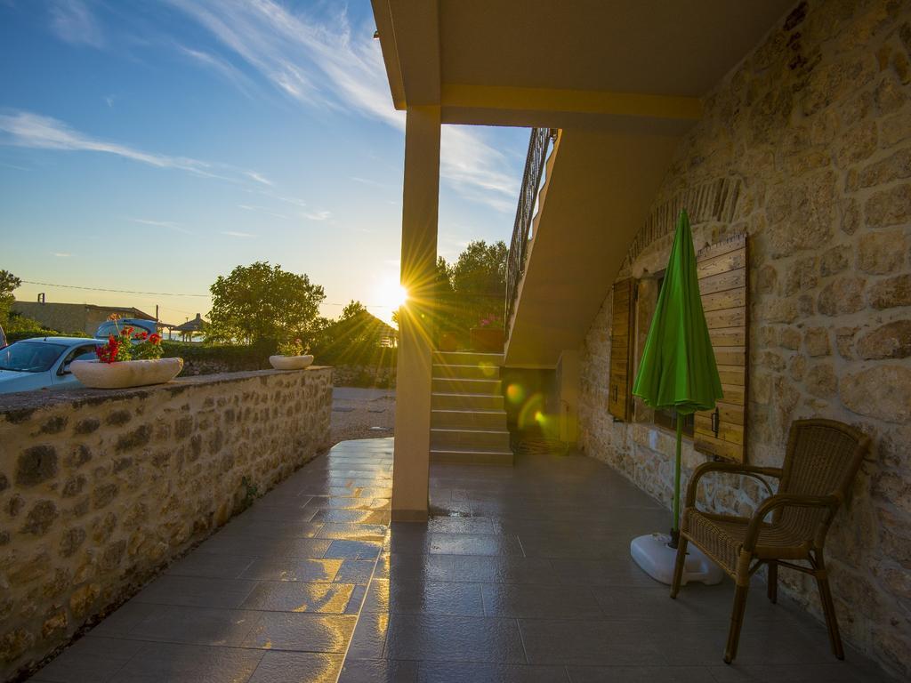 Apartments Punta Starigrad Paklenica Exterior foto